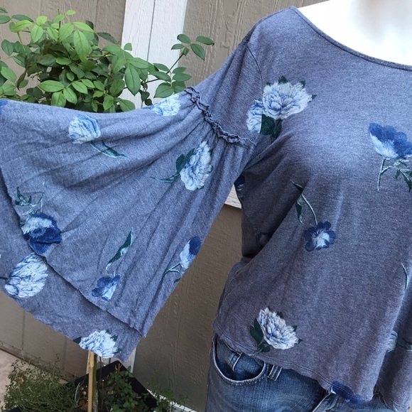 D4 Lucky Brand Bell Sleeve Knit Floral Shirt M - Picture 2 of 6